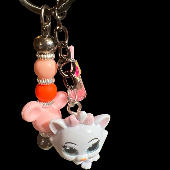 Disney adorable keychain - Picture 2 of 3